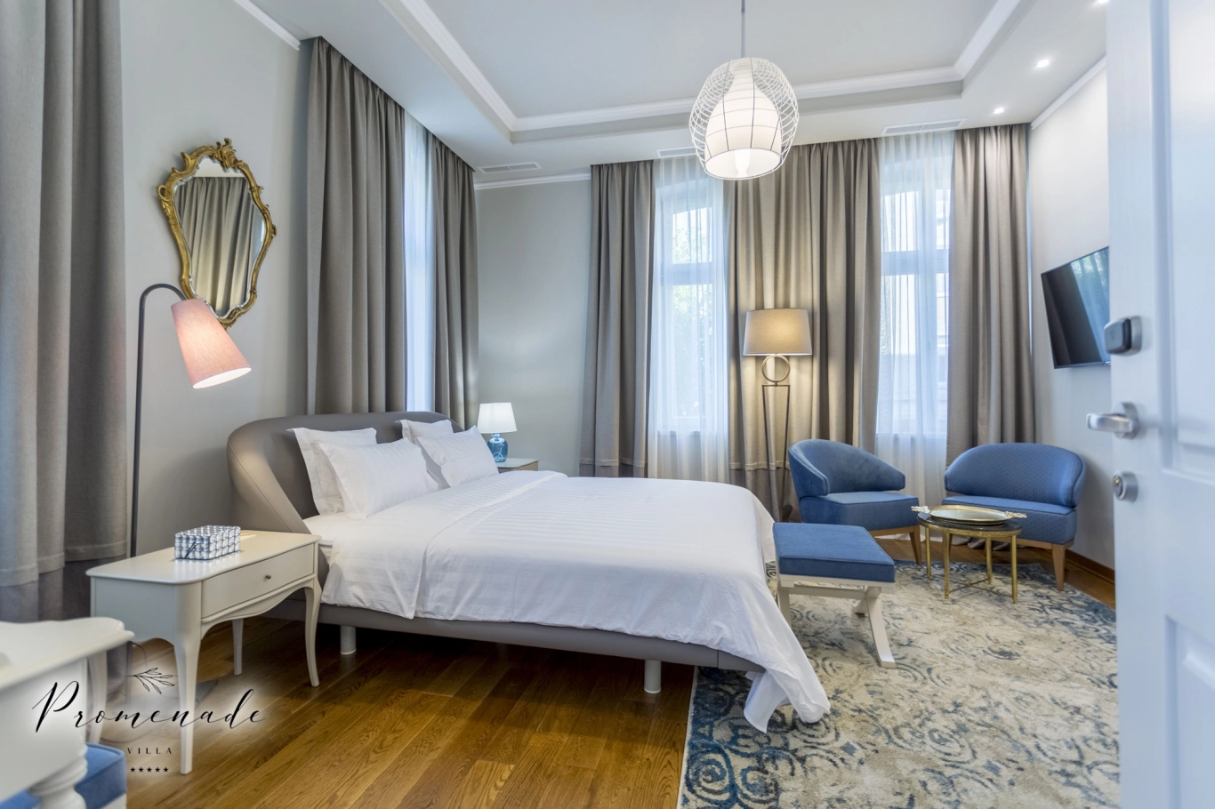 Студио Делукс с изглед към града