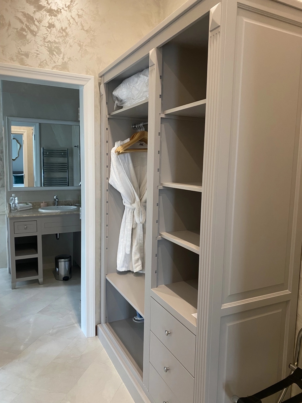 Студио Делукс с изглед към града