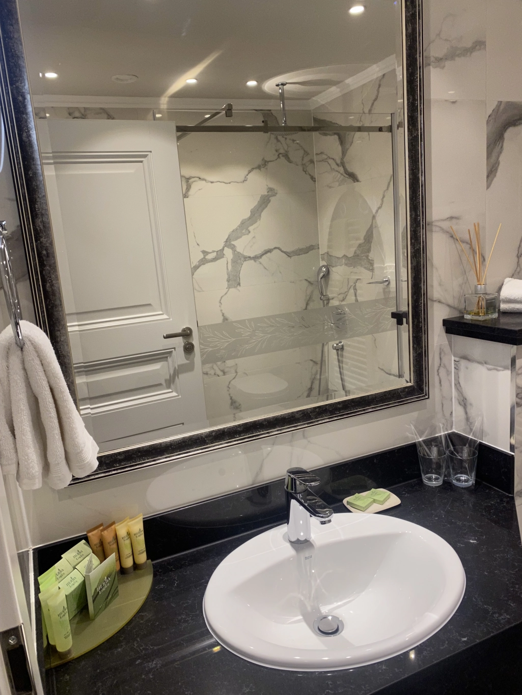 Номер на двоих