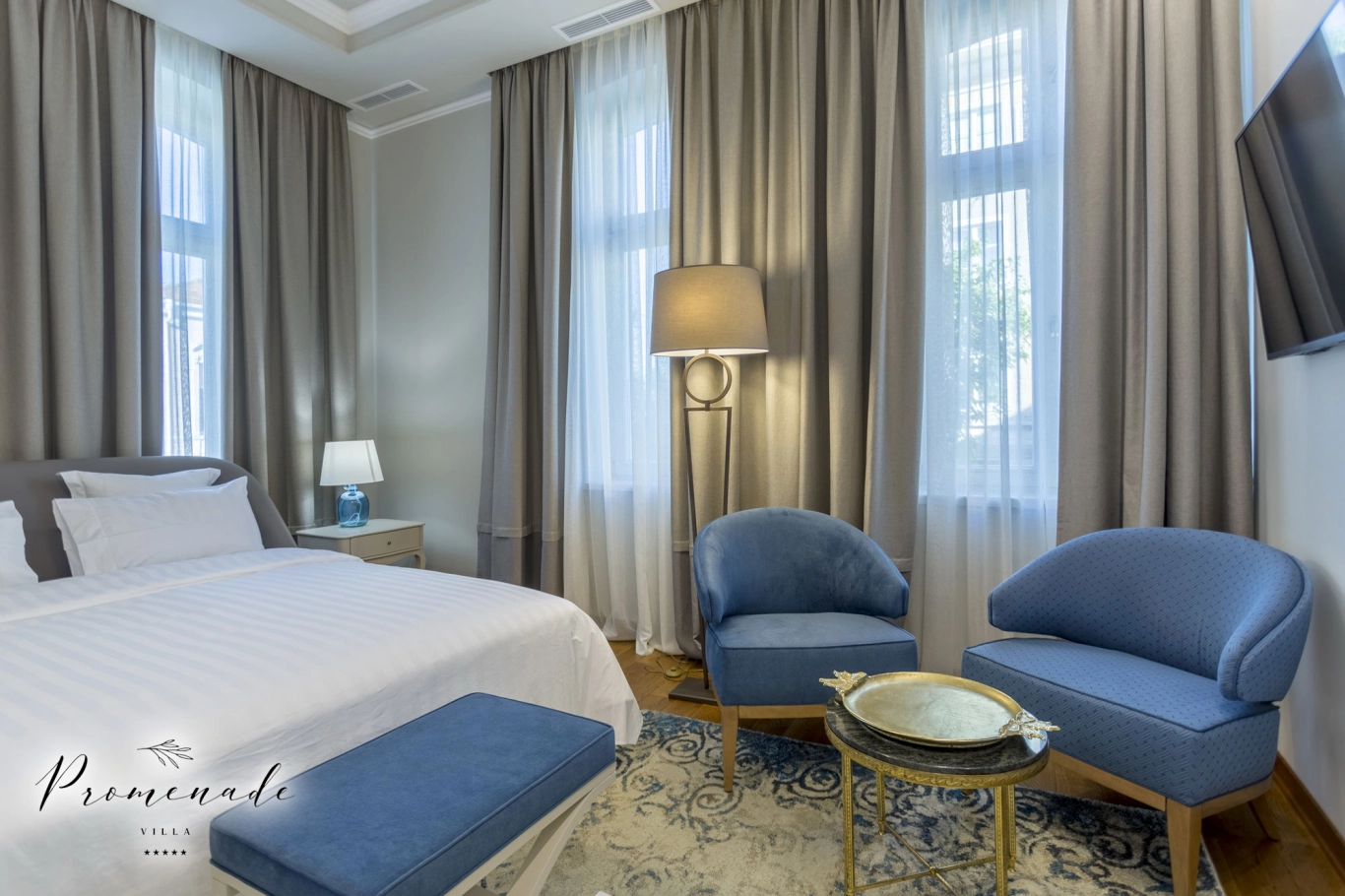 Студио Делукс с изглед към града