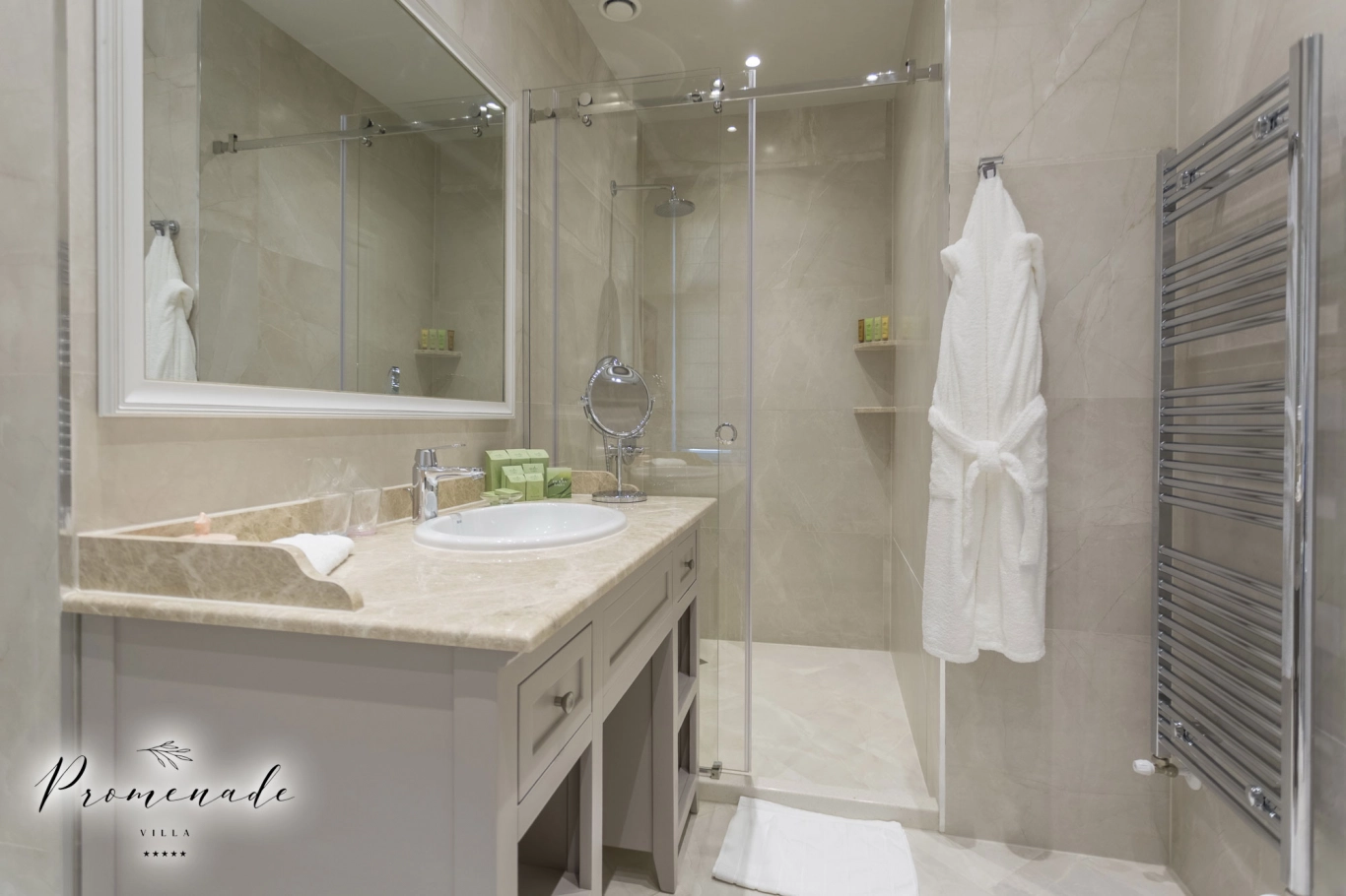 Студио Делукс с изглед към града