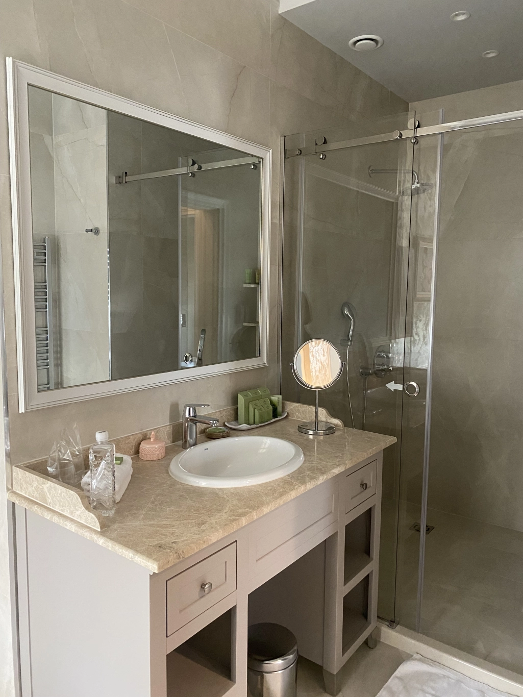 Студио Делукс с изглед към града