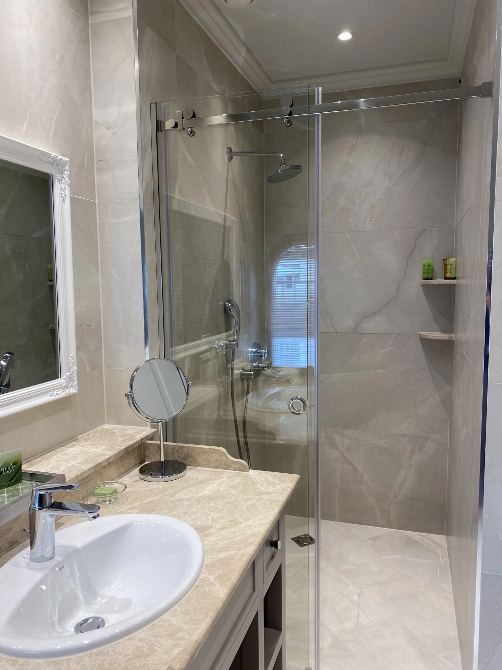 Стая Делукс с изглед към града