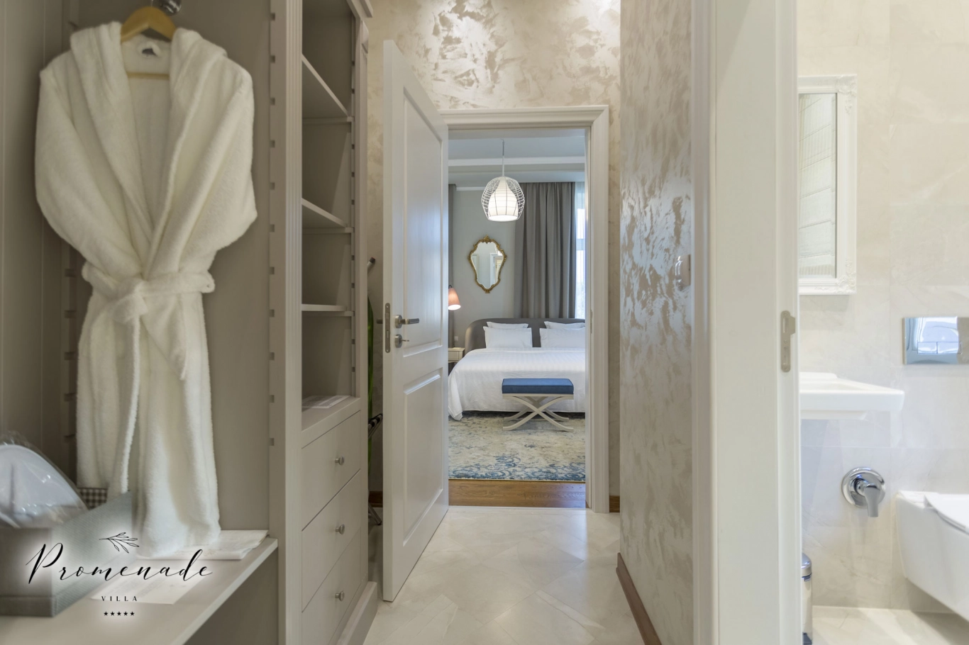 Стая Делукс с изглед към града