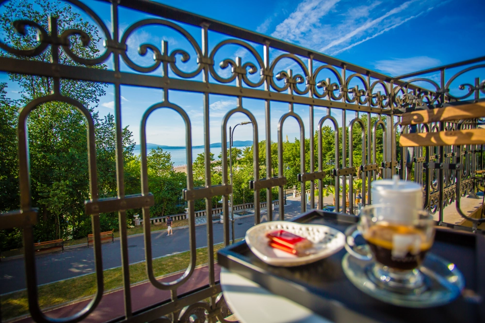 Studio Grand Deluxe with sea view  and balcony