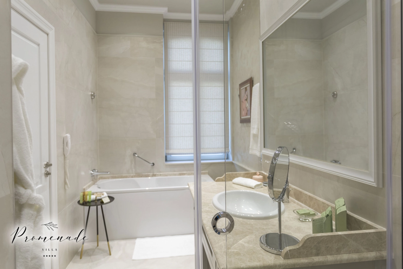 Студио Делукс с изглед към града